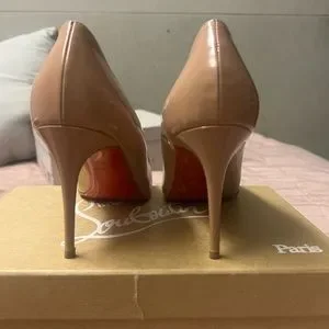 Christian Louboutin 35ベージュ ハイヒール Loubigirl - 85 mm Strappy sandals - Nappa leather - Leche